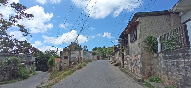 Falta de Cantv aqueja a vecinos de La Laguna