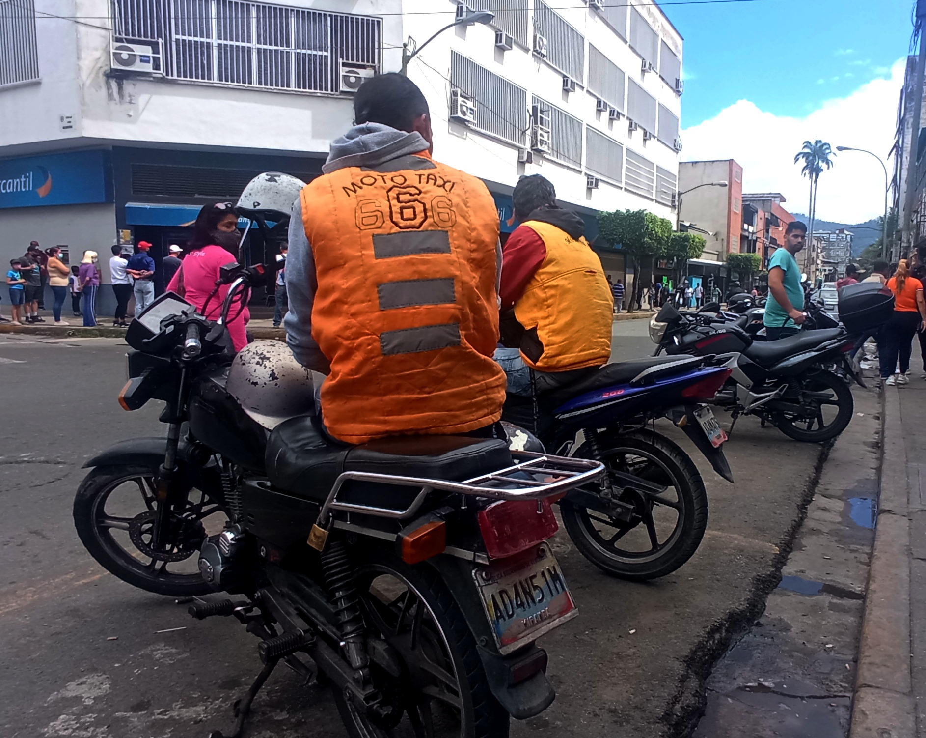 Una carrera en mototaxi a Caracas cuesta $15