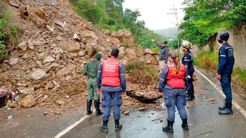 Gobierno activa Centro de Control para atender emergencias por fuertes lluvias