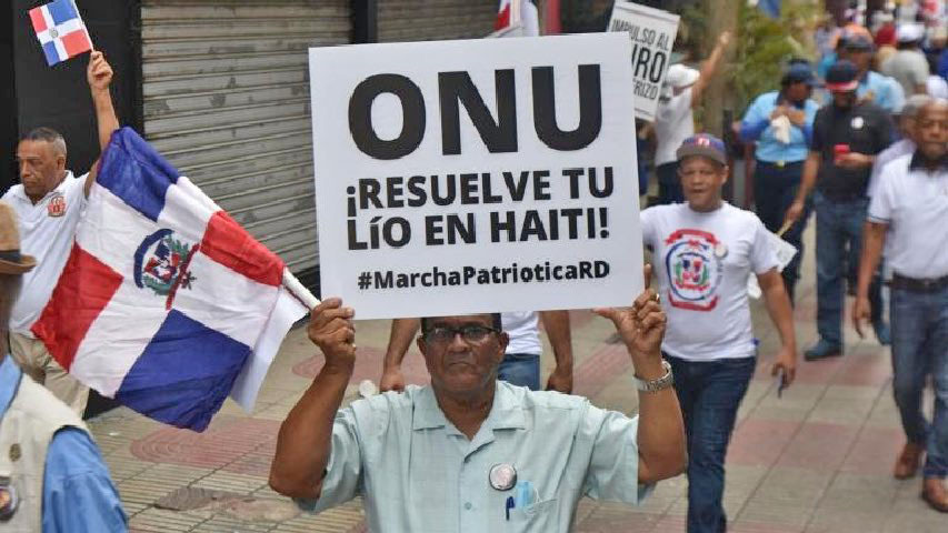 Cientos de dominicanos piden acción internacional frente a la crisis de Haití