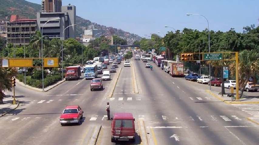 Realizan trabajos viales en avenida Carlos Soublette de La Guaira