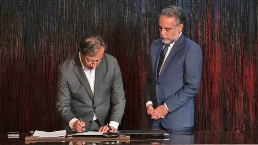 Benedetti se posesionó como embajador de Colombia en Venezuela