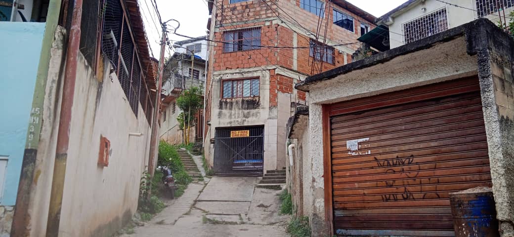 “Cuatro sujetos nos tienen acosados”