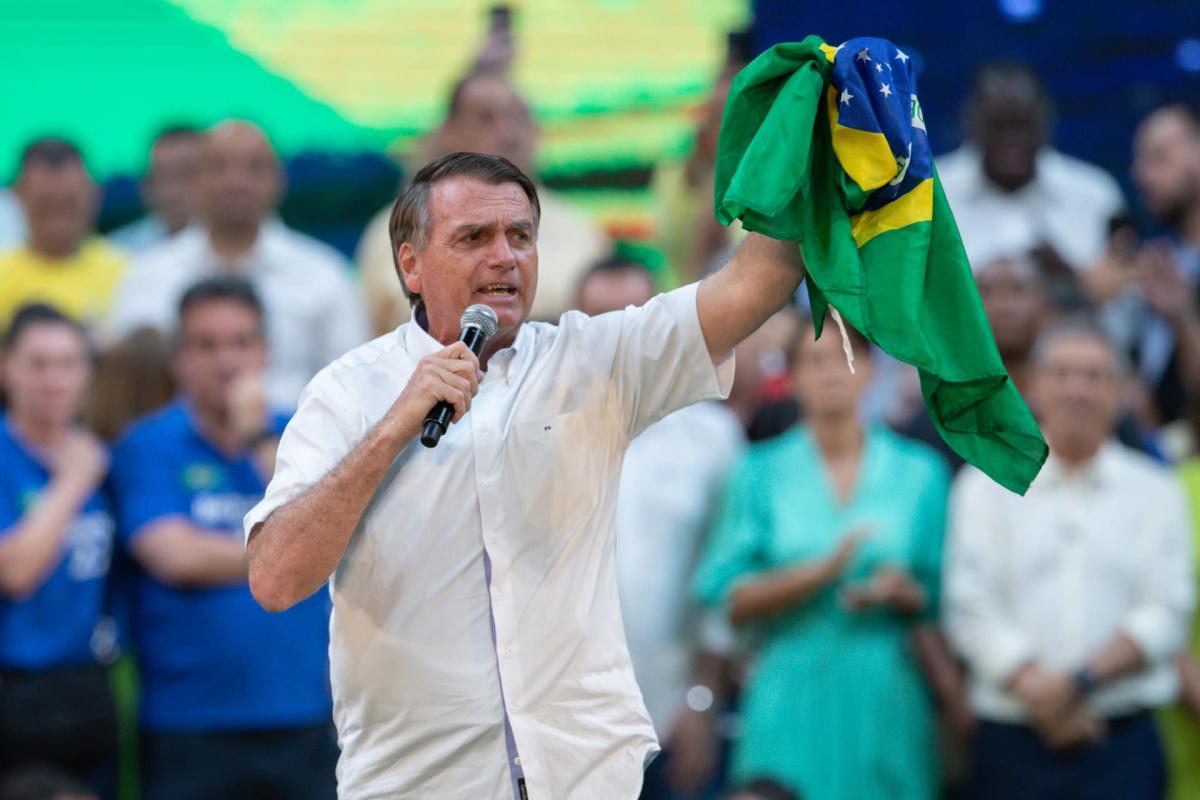 Bolsonaro se burla de uso del lenguaje inclusivo en Argentina