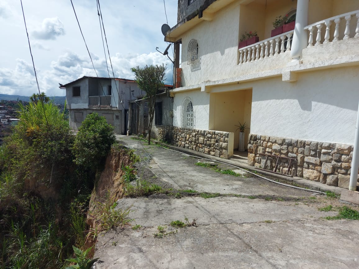 El riesgo crece en la urbanización El Bosque