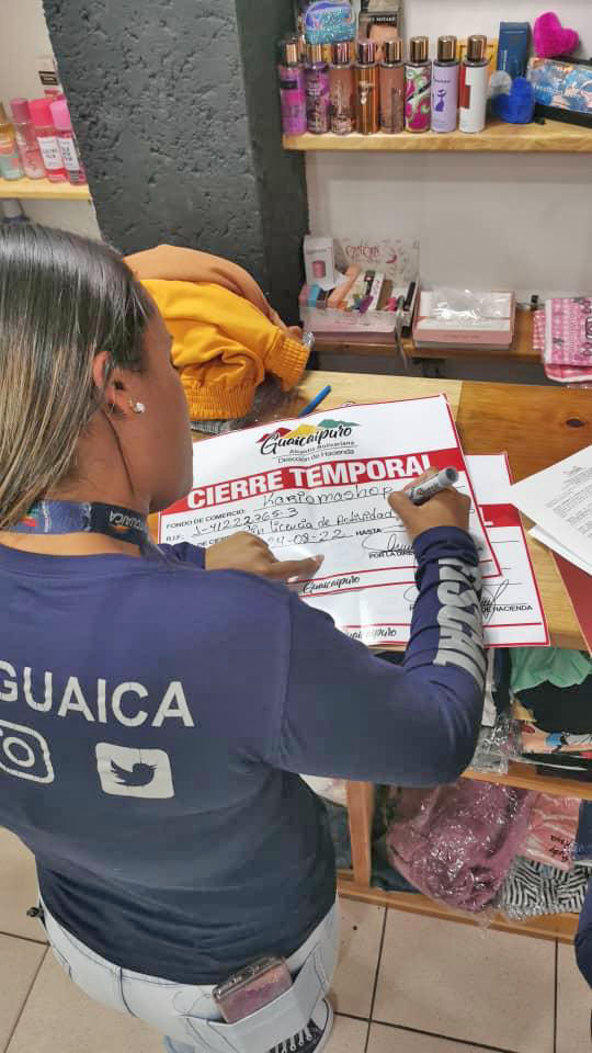 Fraija ordena cierre de comercio por cobro indebido en dólares