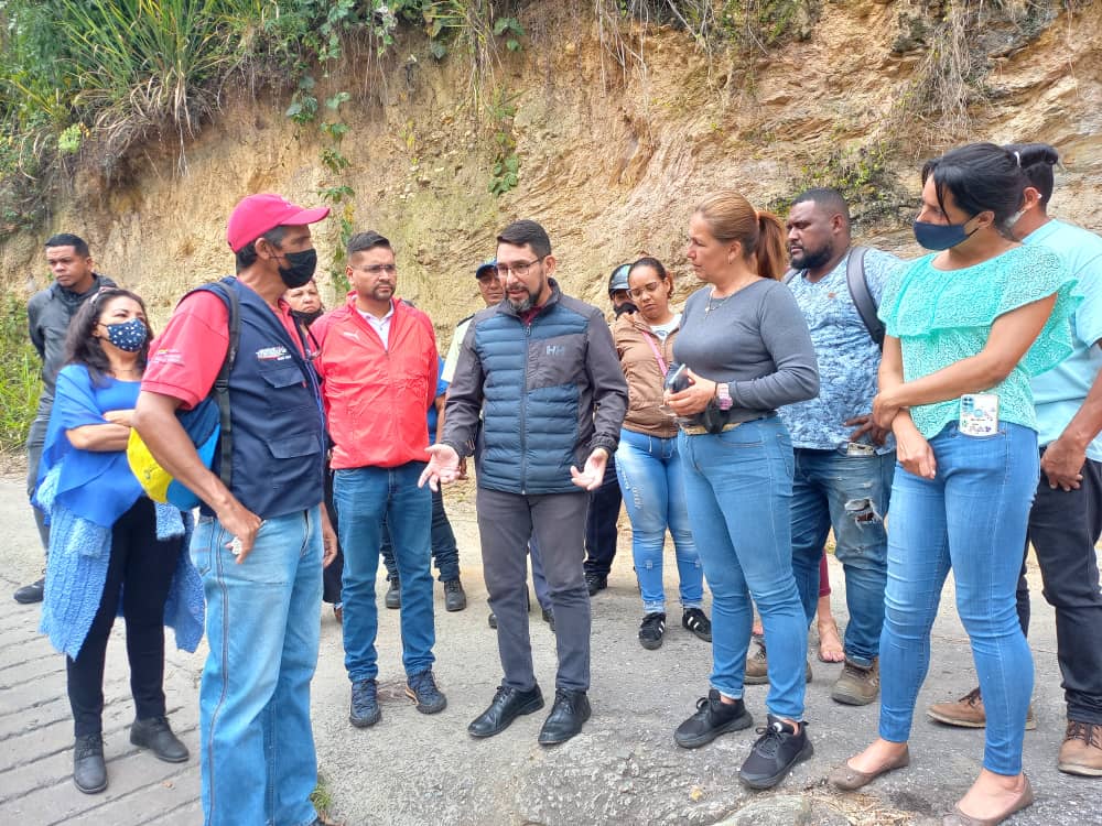 Supervisan trabajos de vialidad en Guaicaipuro