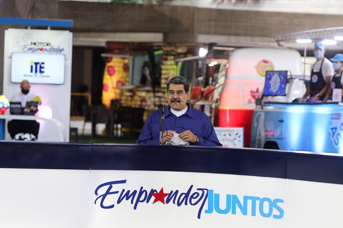 Maduro exige devolución de avión retenido en Argentina