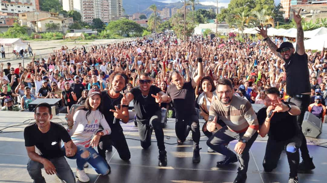 “Con este concierto celebramos el esfuerzo de ustedes y de su familia”