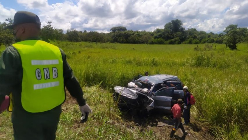 Accidente vial deja tres muertos