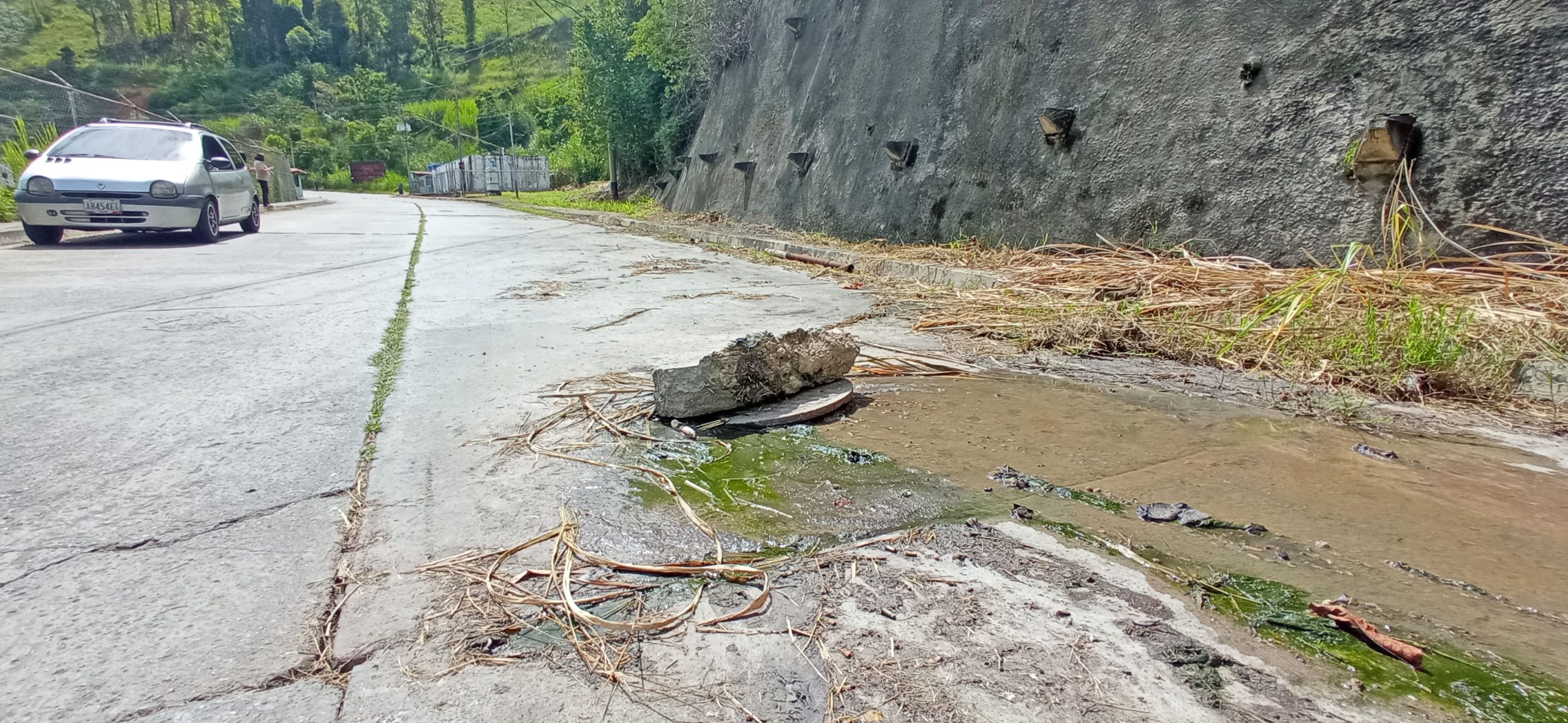 Aguas servidas se desbordan en Alto Verde