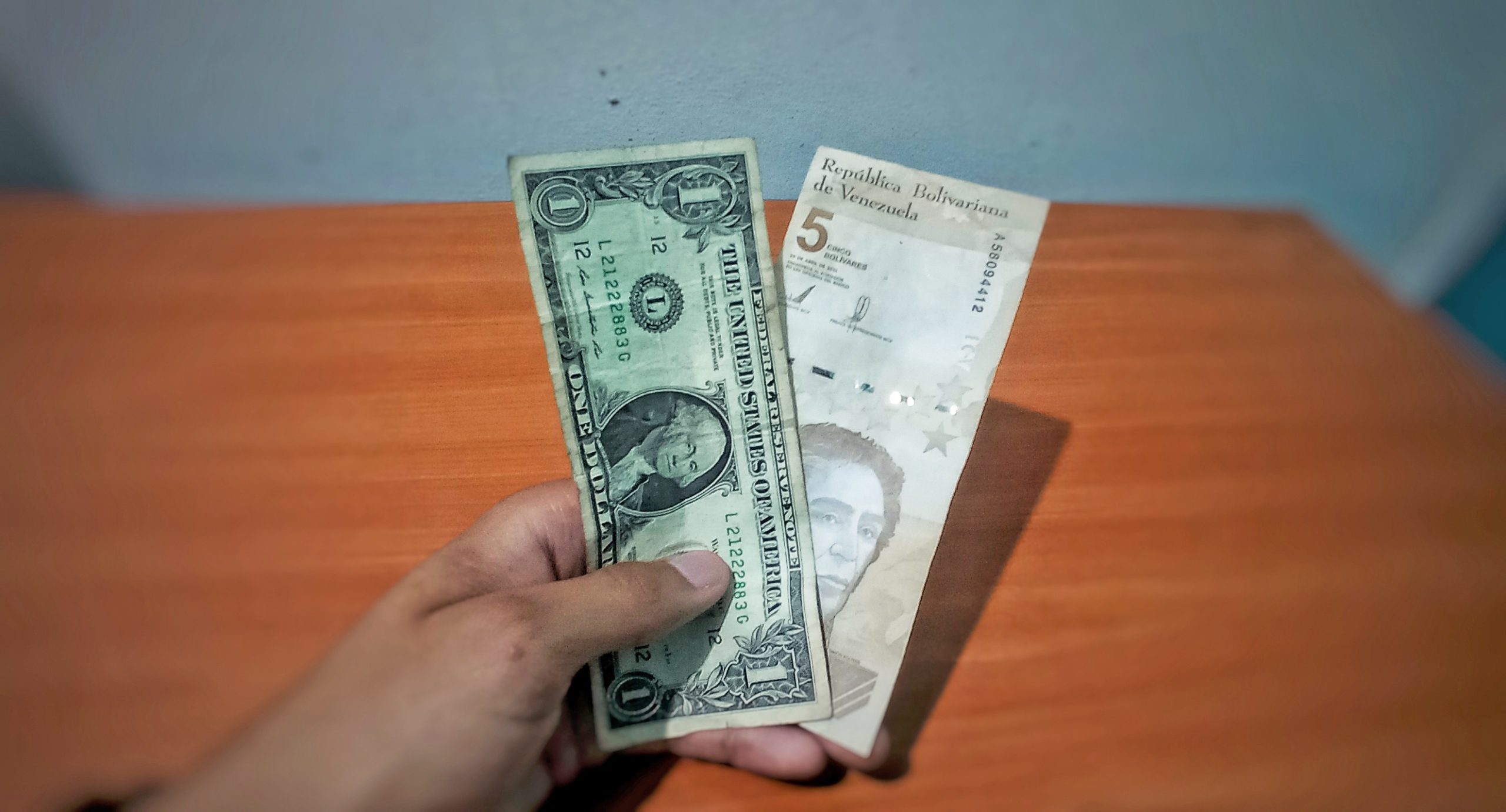 El billete de Bs.5 quedó “de juguete”