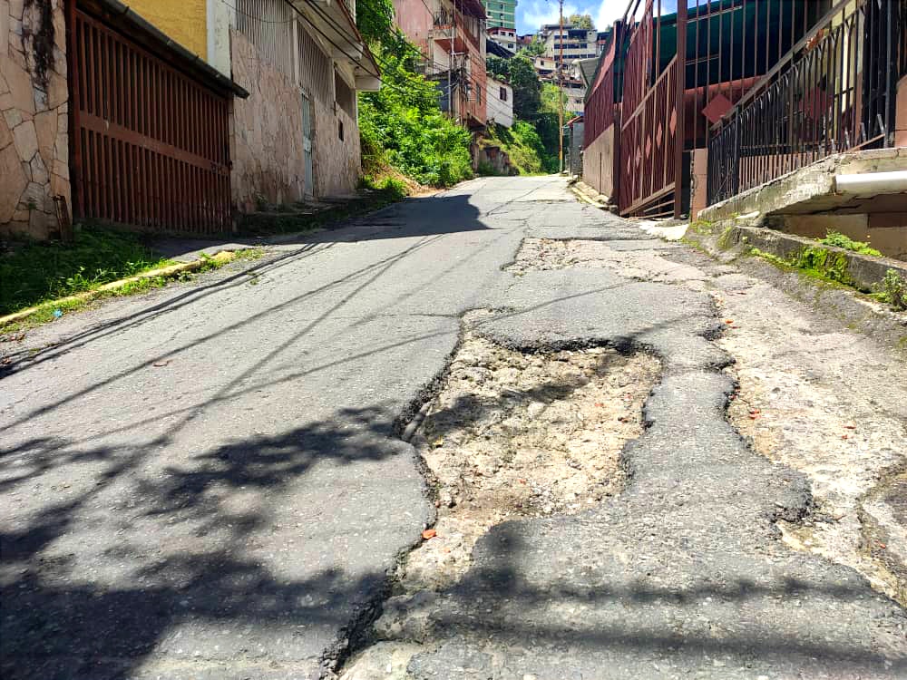 Activarán plan bacheo en la calle Fermín Toro