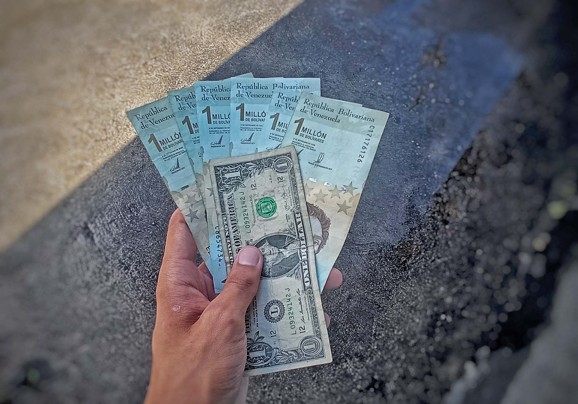 Alza del dólar paralelo preocupa a la ciudadanía