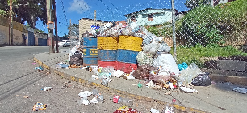 En El Rincón piden un contenedor de basura