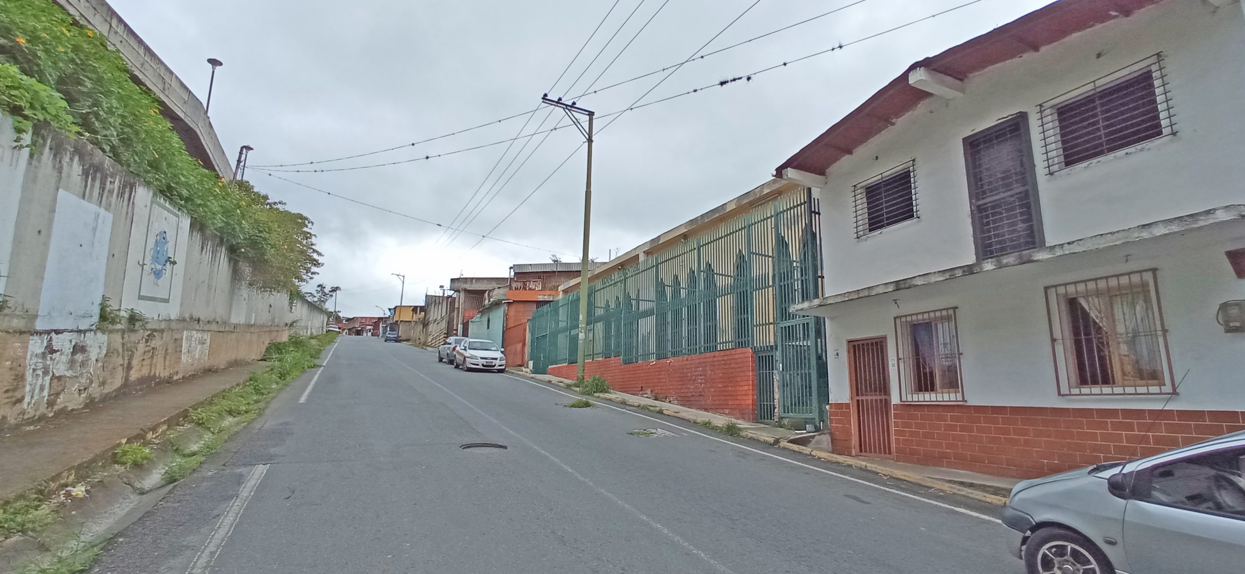 Apagones agobian a vecinos de Barrio Ayacucho