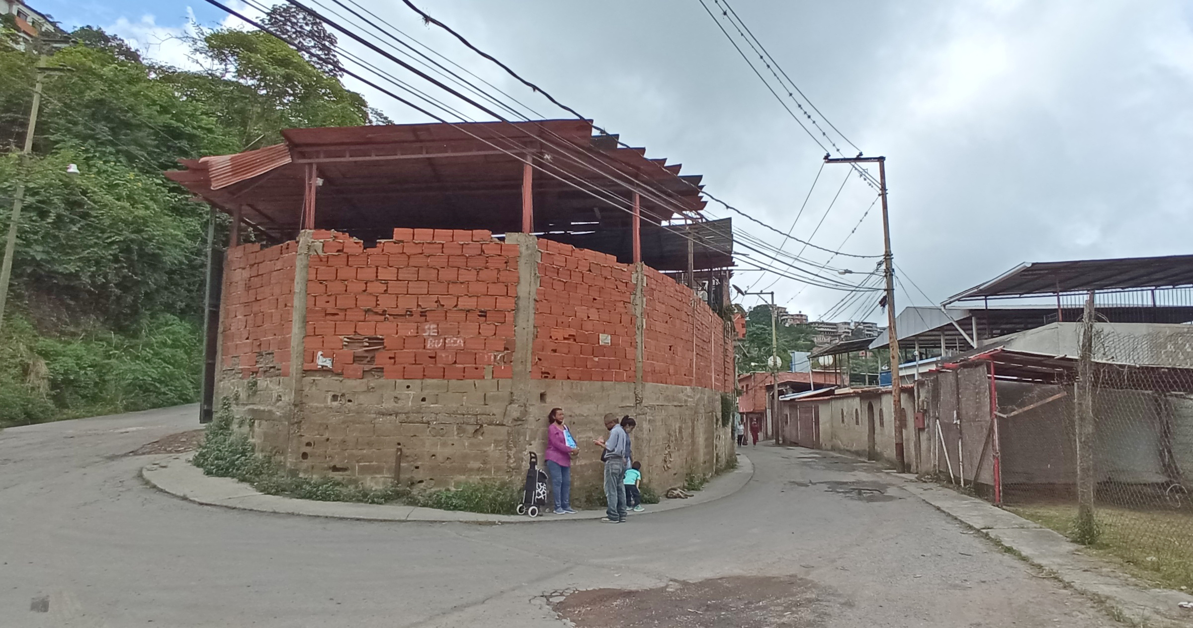 “Una hora para tomar autobús en calle Nueva Esparta”