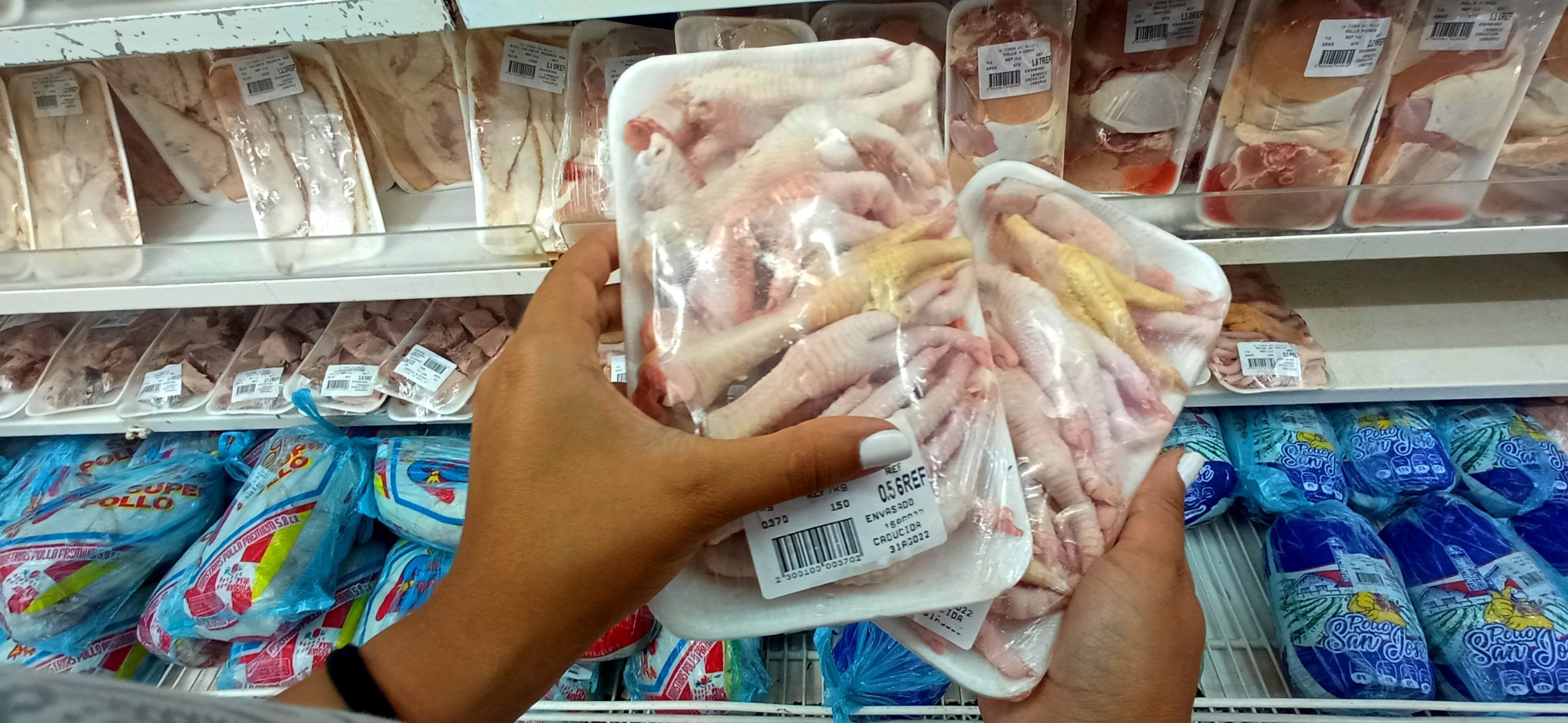 Kilo de patas de pollo se consigue desde $2