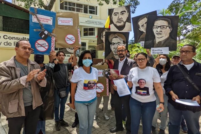 Protestan familiares de sindicalistas detenidos