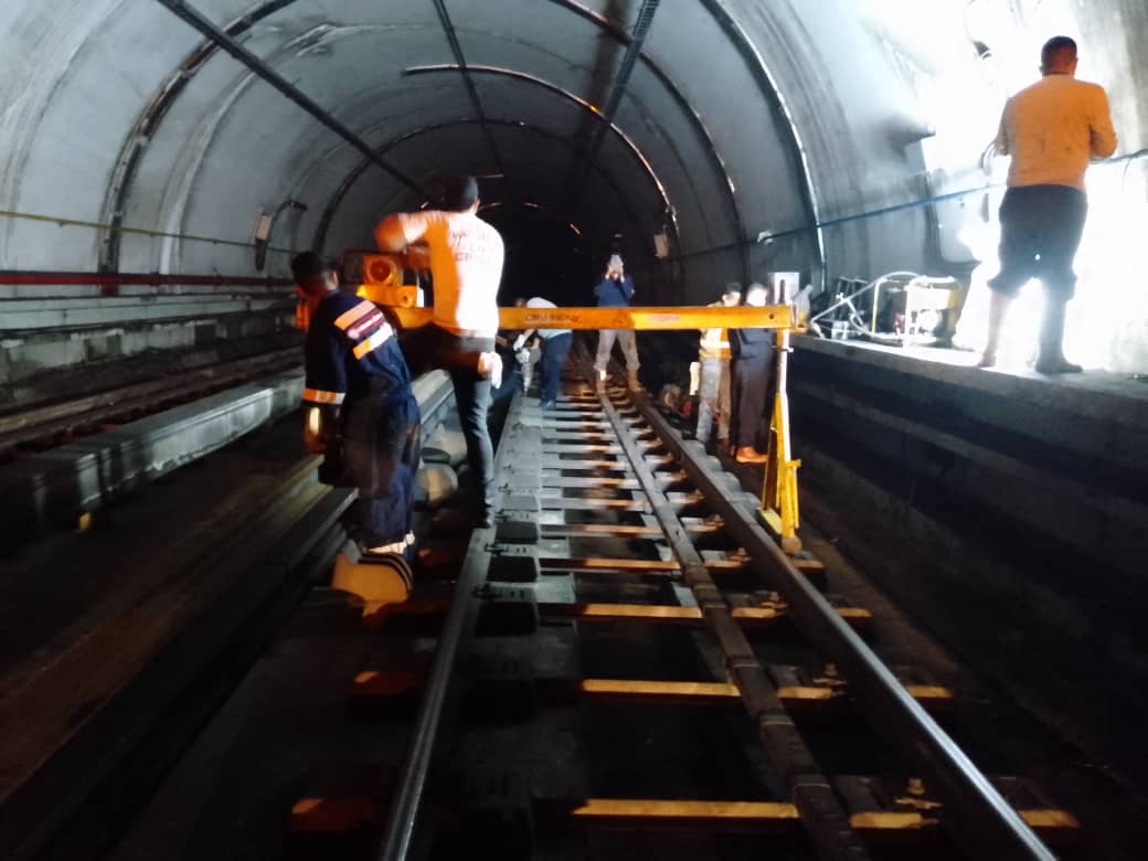 Arreglos en la vía férrea ejecuta Metro Los Teques