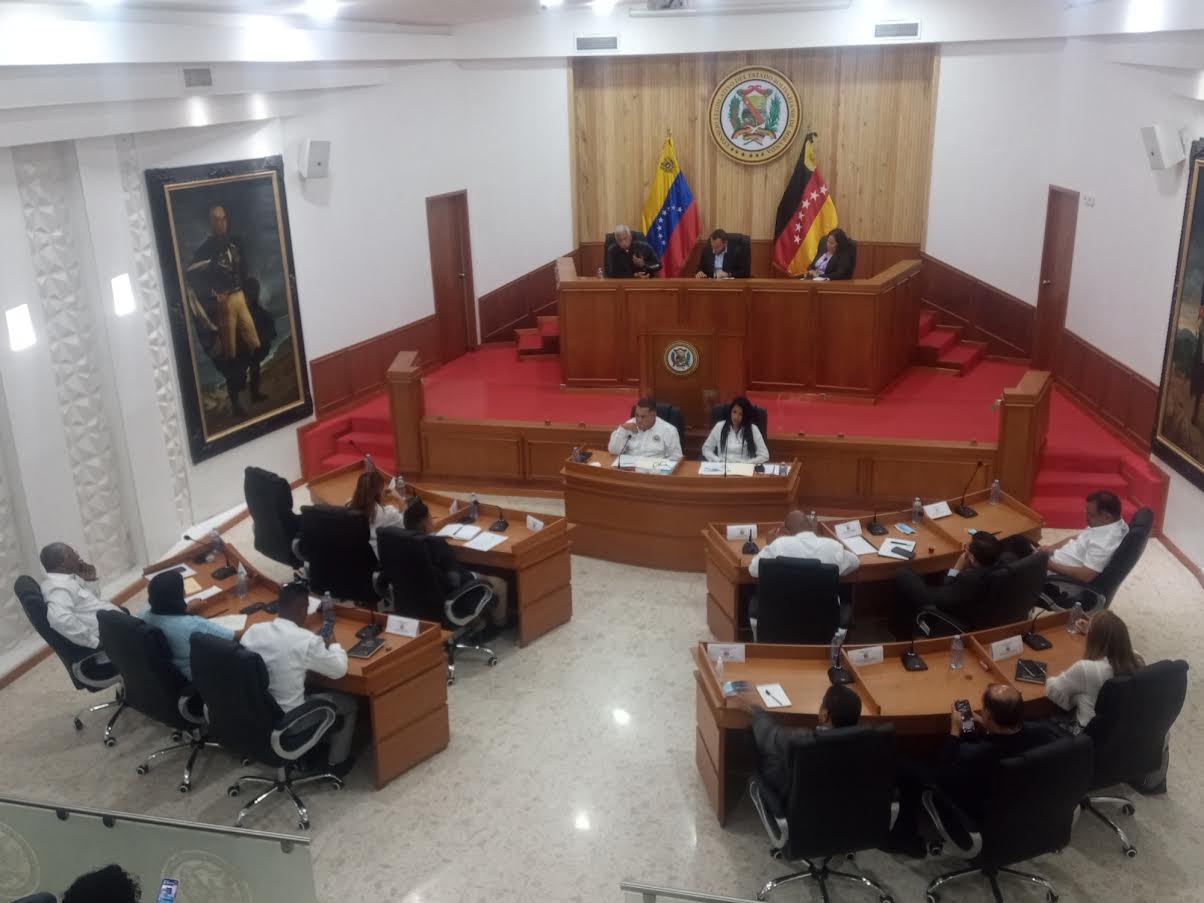 Presidente del Clebm llama a sus colegas a presentar leyes