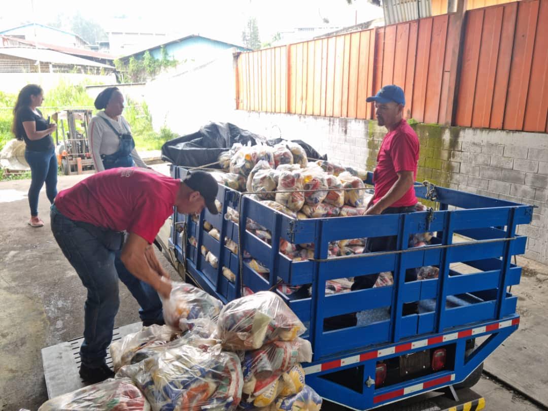 Proveal distribuye 5.572 bolsas CLAP en 17 comunidades