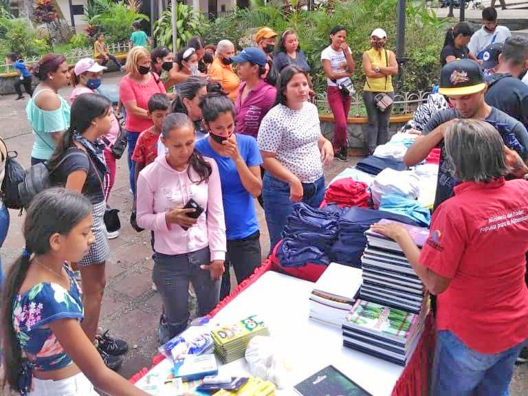 Más de 2.700 personas han comprado en ferias escolares de Guaicaipuro