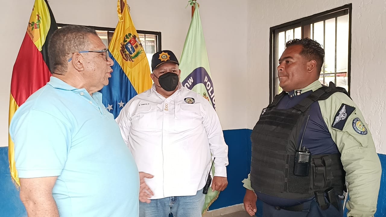 Una patrulla y 12 funcionarios para Llano Alto