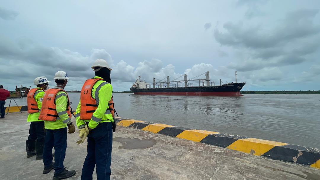 Arribó a Barranquilla el primer buque de Monómeros con urea