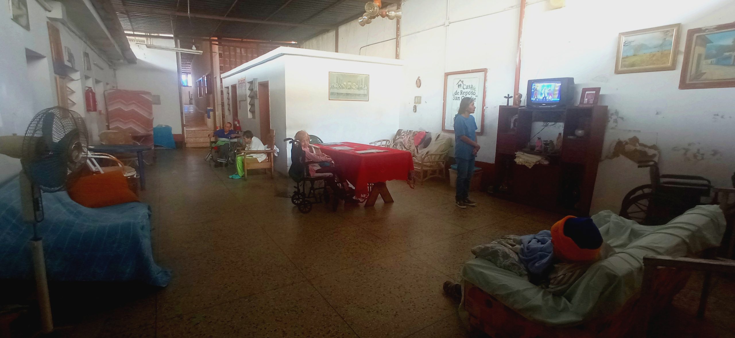 Piden medicinas y pañales para abuelitos