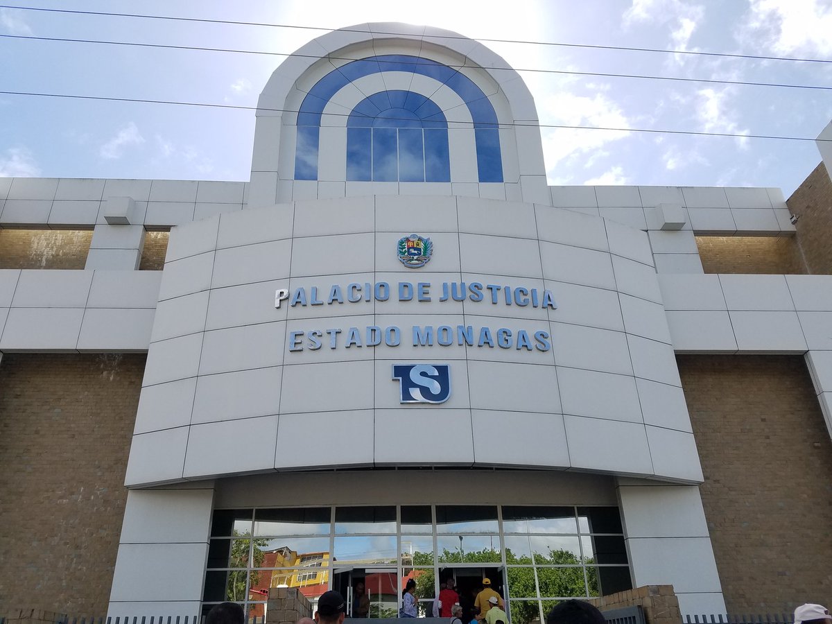 Condenados a tres años de cárcel alguacil y archivista