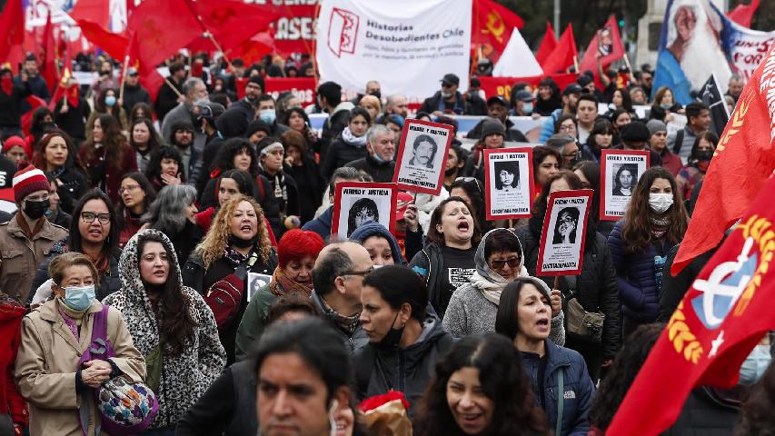 Entre marchas y actos políticos chilenos recuerdan golpe contra Allende