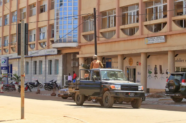 Militares ocupan zonas estratégicas de la capital de Burkina Faso
