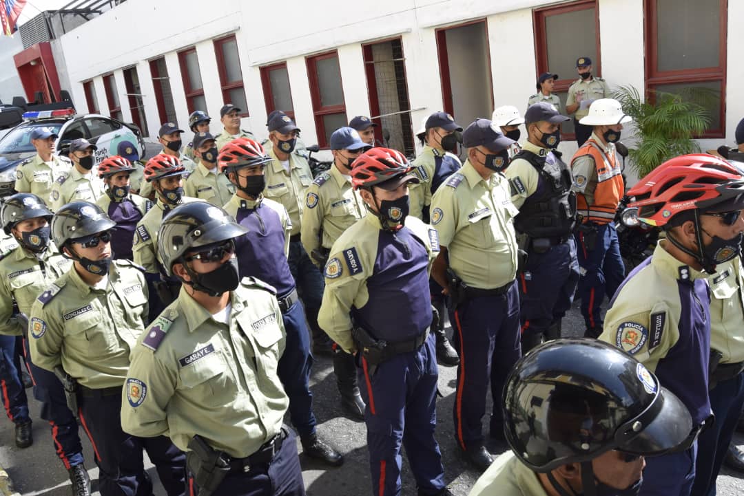 Ingresan 21 nuevos oficiales a Poliguaicaipuro