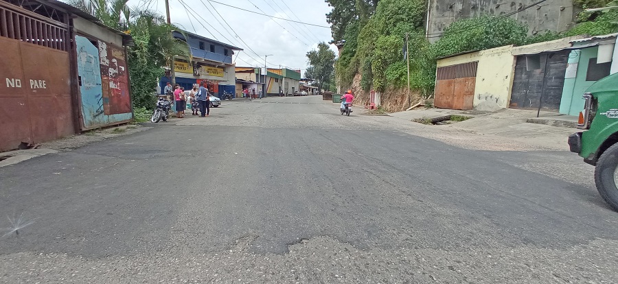 Reparan vialidad en Ayacucho