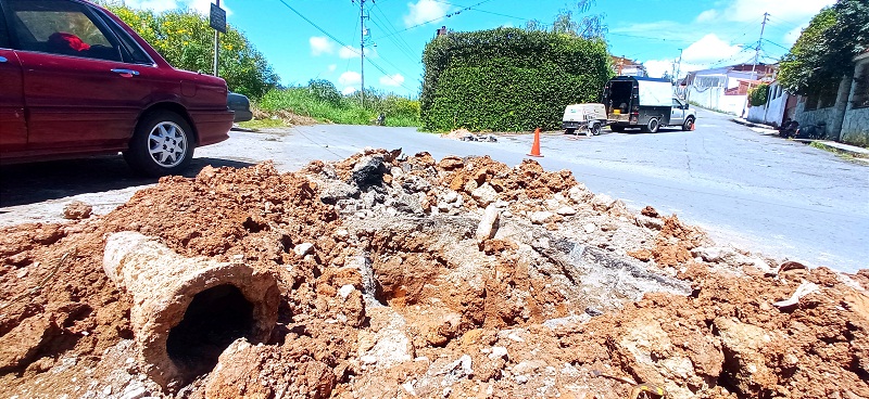 Inician reparación de tubería de aguas blancas en El Estanque