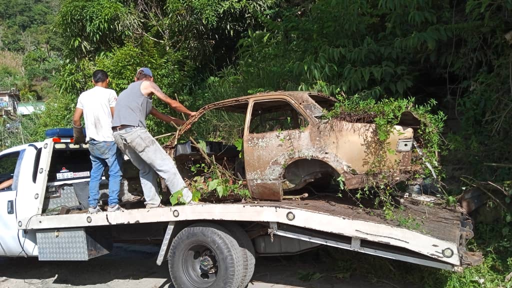 Más de 15 vehículos chatarras fueron retirados de Lagunetica