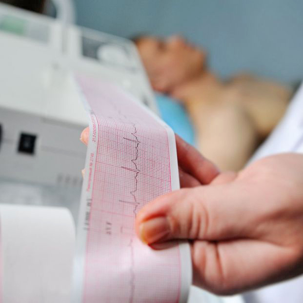 Un electrocardiograma se ubica en los $20