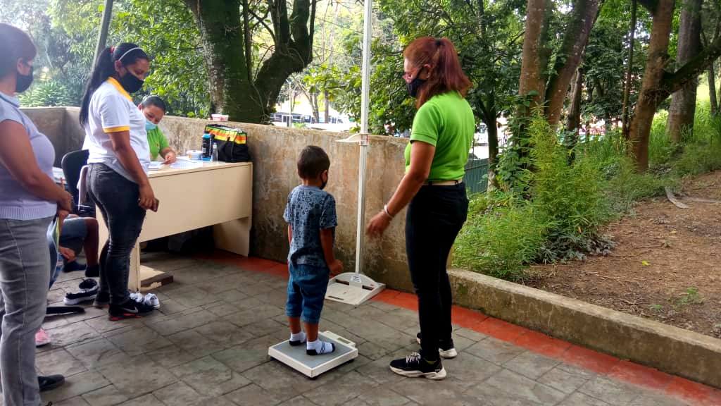 200 niños y adultos atendidos en jornada de nutrición