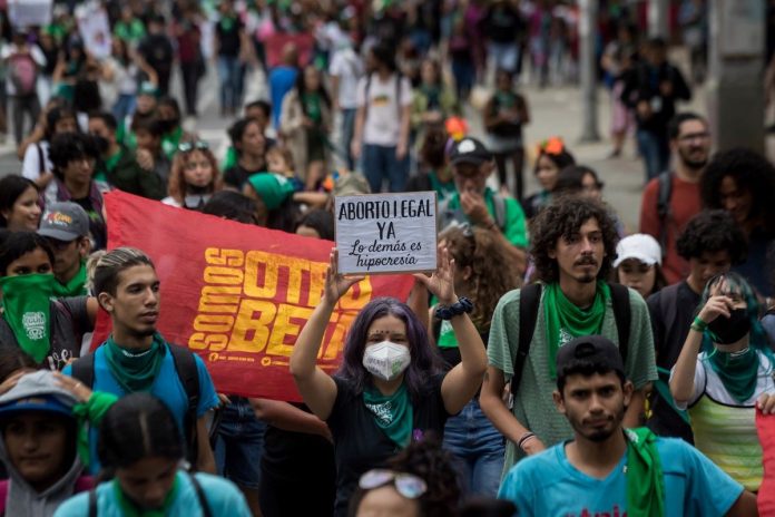 Marchan para exigir despenalización del aborto