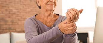 La osteoporosis es más frecuente en mujeres luego de la menopausia