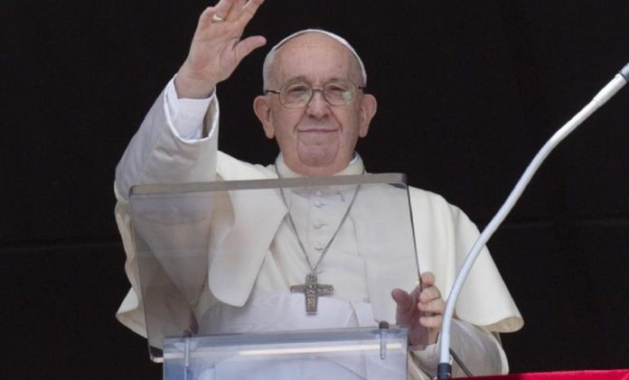 El Papa pide que migrantes puedan vivir en paz y dignidad