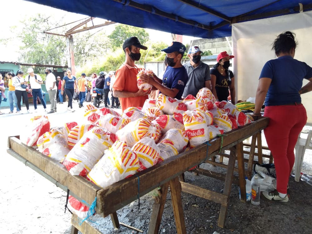 <strong>Vendieron 750 combos de pollo en El Retén</strong>