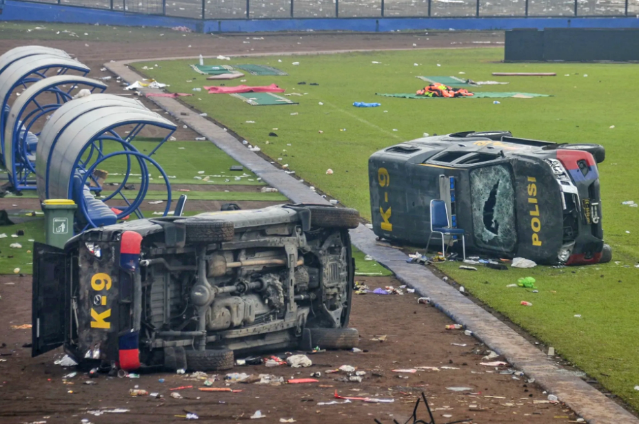 Casi 200 muertos en Indonesia en una de las peores tragedias del fútbol