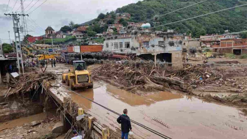 Recuperan gran parte de vialidad afectada por deslaves en El Castaño y Las Tejerías