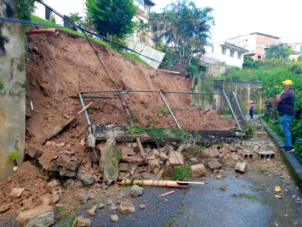 <strong>Se desplomó una pared en El Limón</strong>
