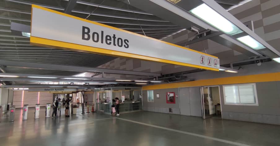 Metro incrementa su tarifa a Bs. 1.00