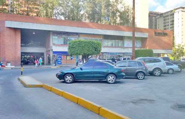 Con una bailocaminata cierran actividades del Mes Rosa en Guaicaipuro