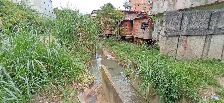 Exigen embaulamiento de quebrada