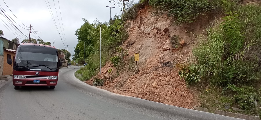 Reportan deslizamientos de tierra en La Cocuiza